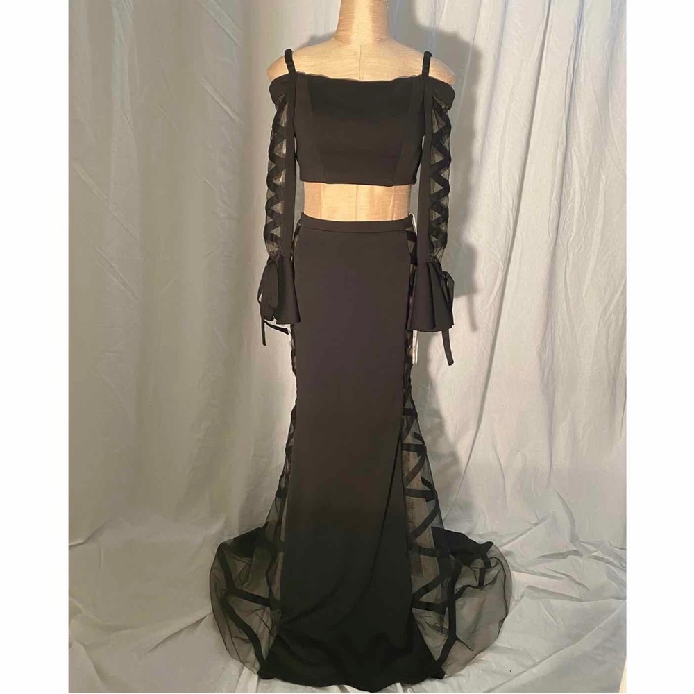 Ellie Wilde Black 2 Piece Size 4